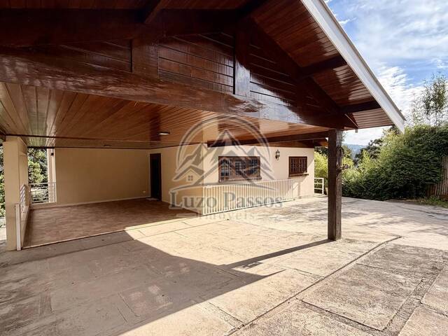 #17 - Casa para Venda em Campos do Jordão - SP - 1
